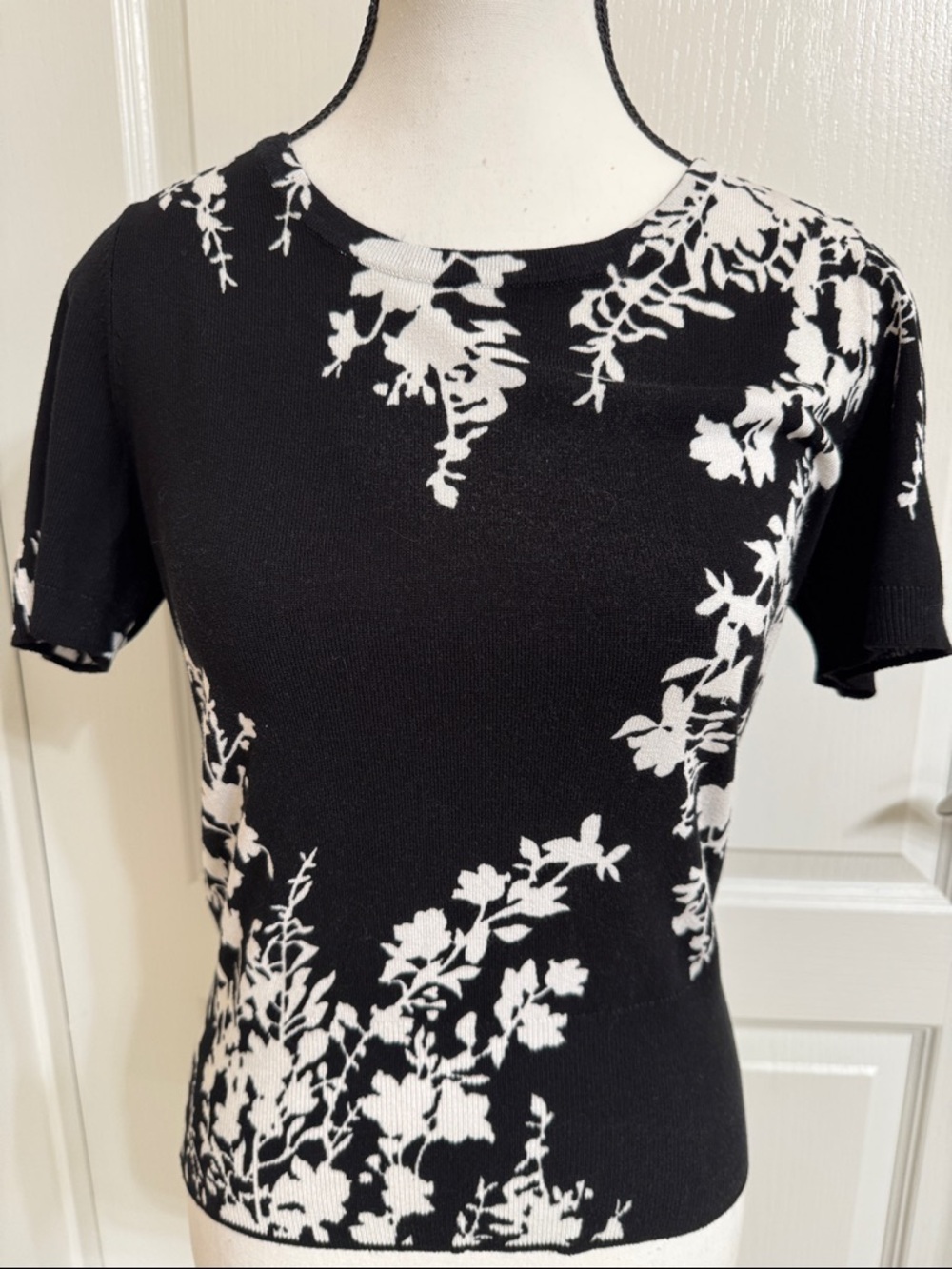 Black and White Floral Knit short sleeve sweater
